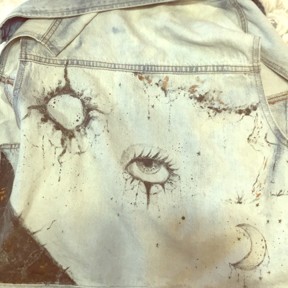 SALE 🔥Light wash cute artsy jeans jacket